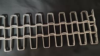 Tùy chỉnh chịu nhiệt Thực phẩm liên tục ss304 Kim loại 316 thép không gỉ móng ngựa bức tường lớn lưới phẳng