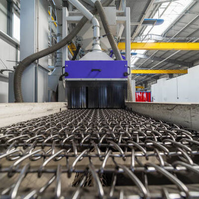 chất lượng Băng tải lưới kim loại, loại truyền động xích, với kiểu dệt thông thường, cung cấp các lỗ hở không bị cản trở để chuyển sản phẩm nhà máy