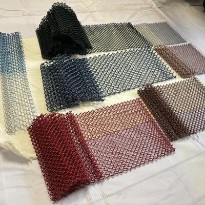 chất lượng Rèm lưới đầy màu sắc Nhôm cuộn Drapery Nhà hàng Bộ chia phòng trang trí Rèm lưới kim loại trang trí nhà máy